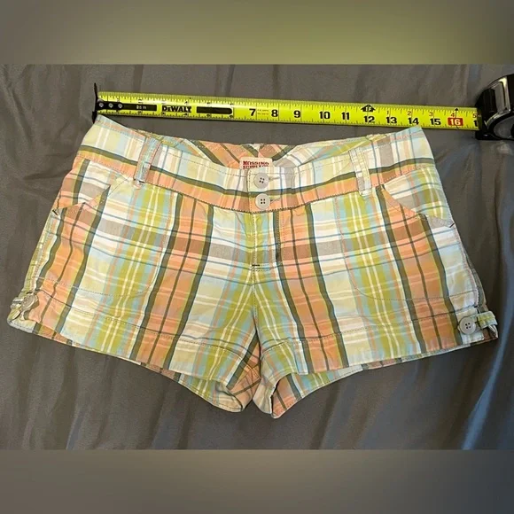 Mossimo Suppy Co. Size 3 girls plaid shorts with leg button detail - Picture 4 of 8